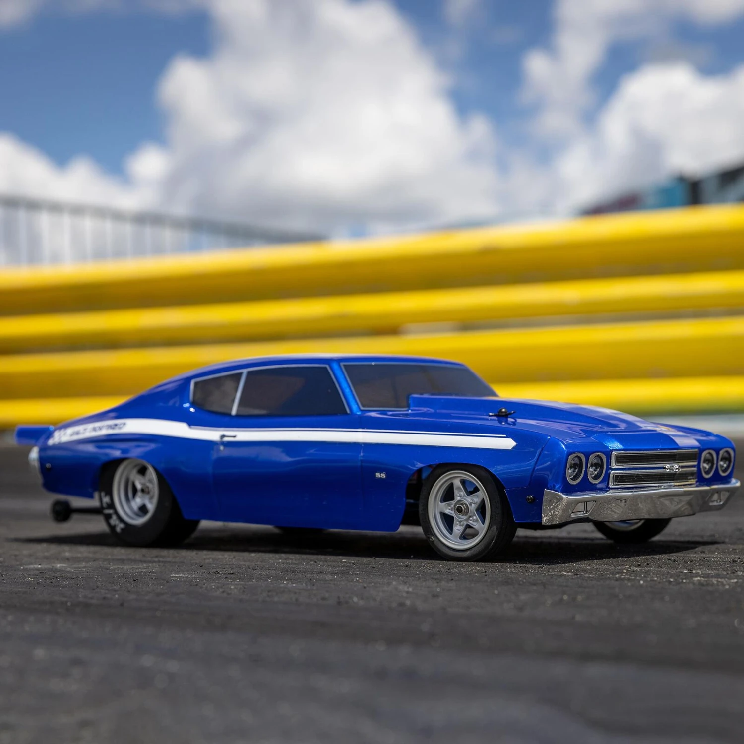 Losi 01023T1 1970 Chevrolet Chevelle 2WD Mini No Prep Drag Car - Blue 4 Losi 01023T1 1970 Chevrolet Chevelle 2WD Mini No Prep Drag Car - Blue - Image 2